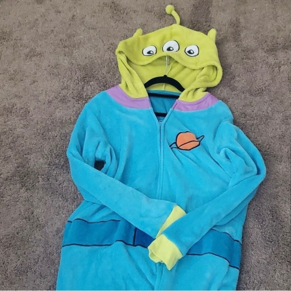 Unisex Little Green Men Zip Up Onesie Medium
Worn Once